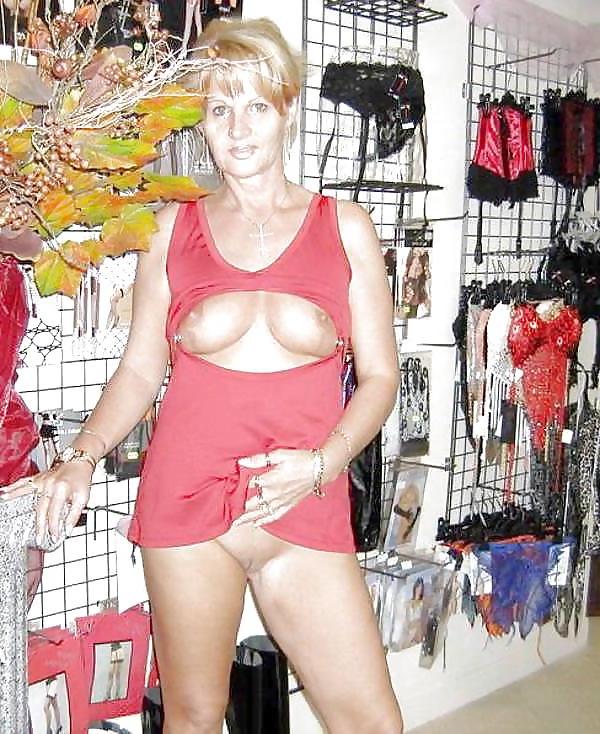 17P Upskirt and no Panties