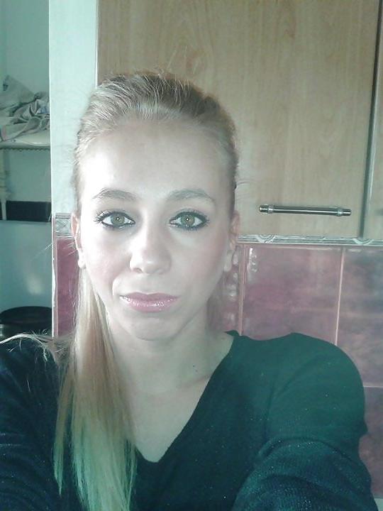 15P Romanian girl: ioana