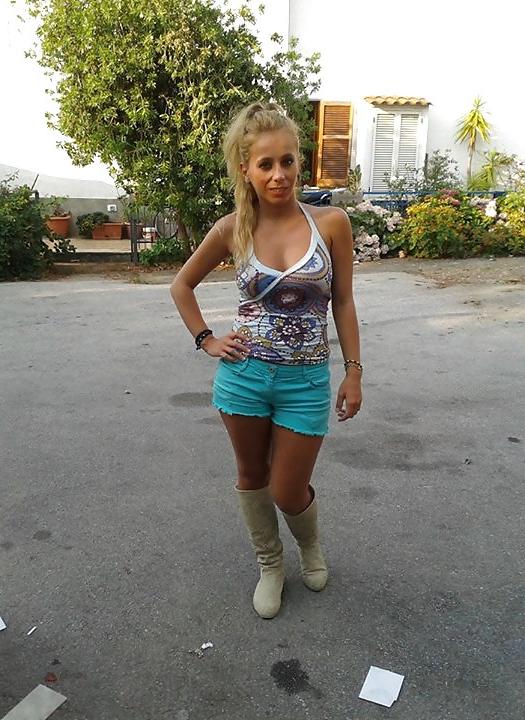 15P Romanian girl: ioana
