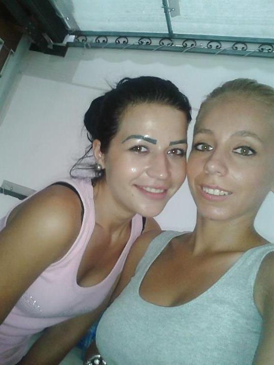 15P Romanian girl: ioana