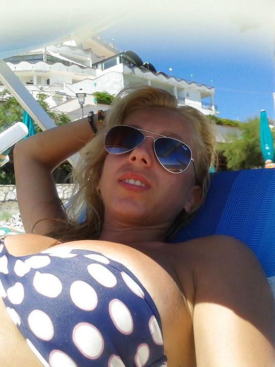 15P Romanian girl: ioana