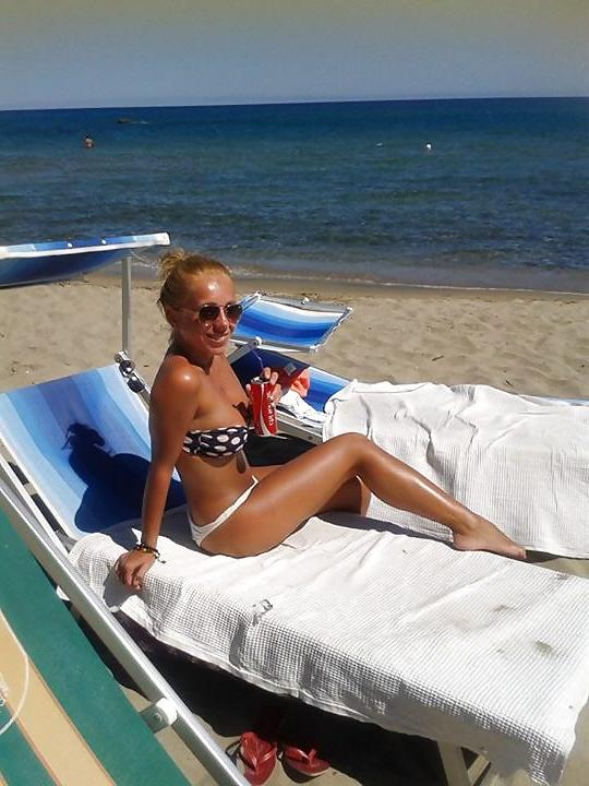 15P Romanian girl: ioana