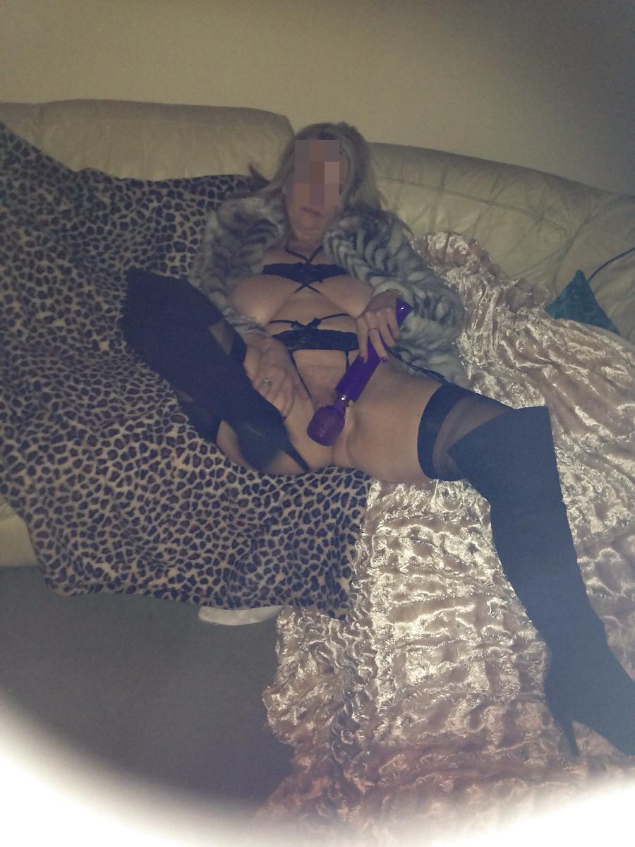 8P Slut wife for black cock
