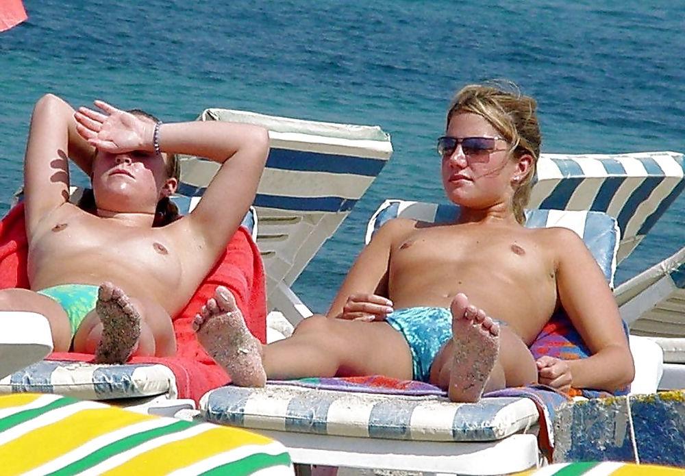 25P Beach Beauties 031 - Candid