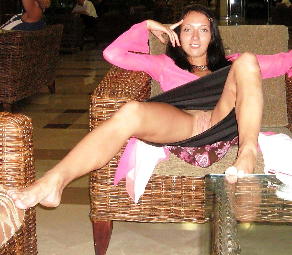 20P Upskirt n pussy