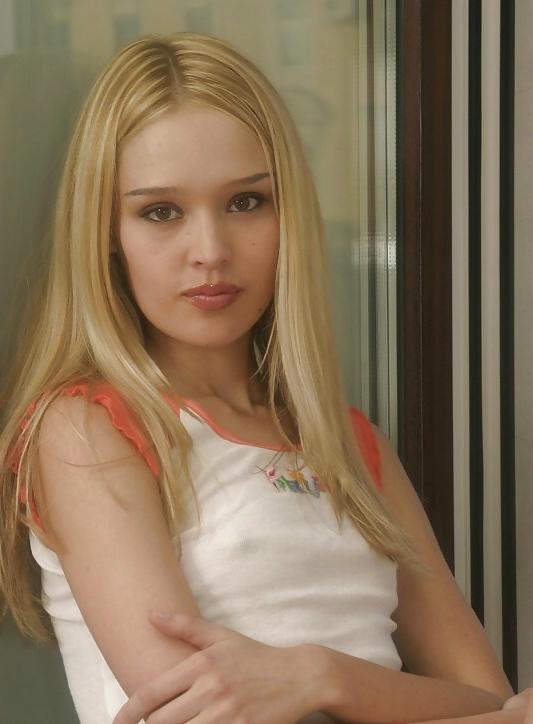 10P Cute Non Nude teen
