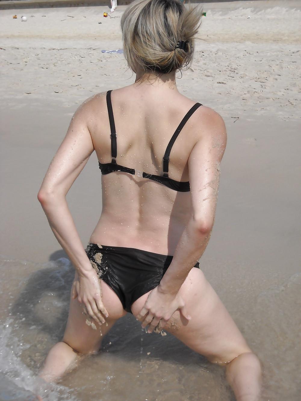 11P BEACH voyeur outdoors bikini panties mature teen group