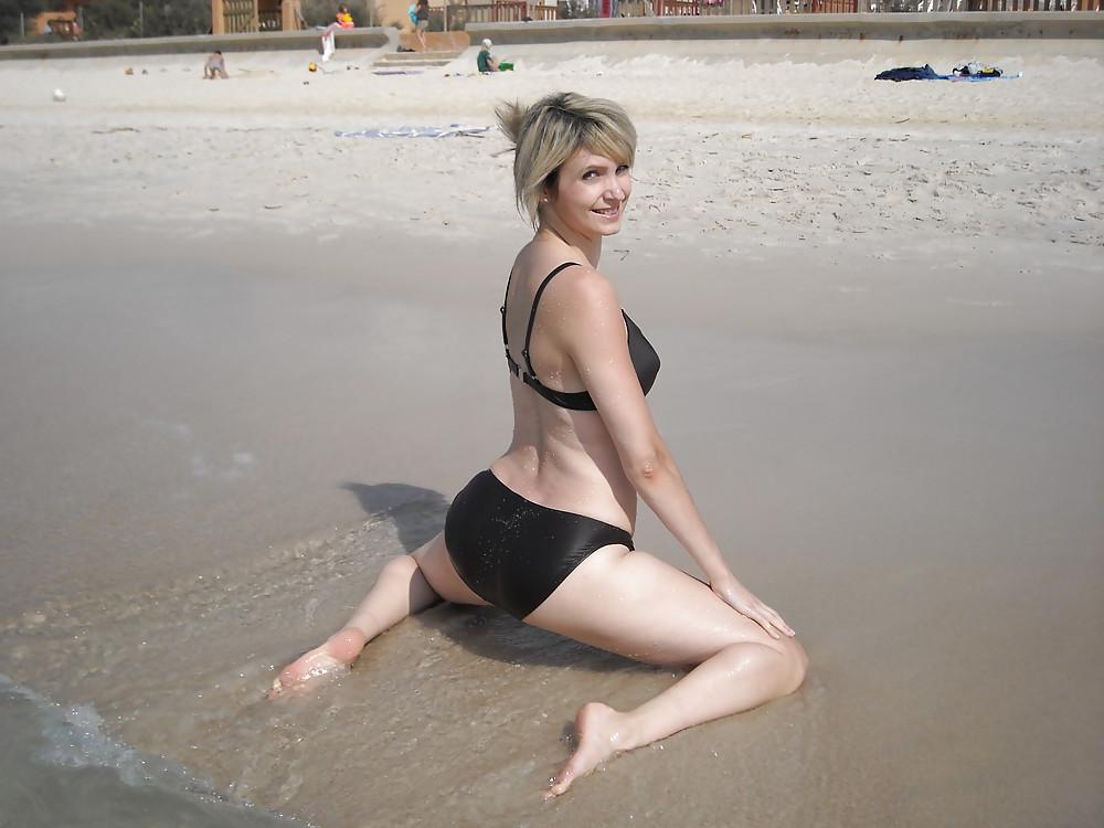 11P BEACH voyeur outdoors bikini panties mature teen group