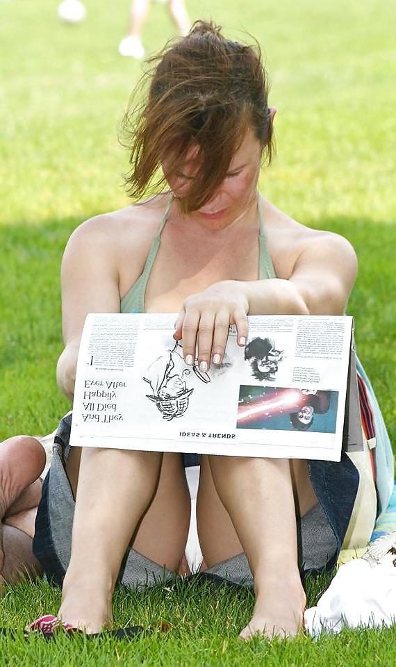 25P Candid upskirt 1