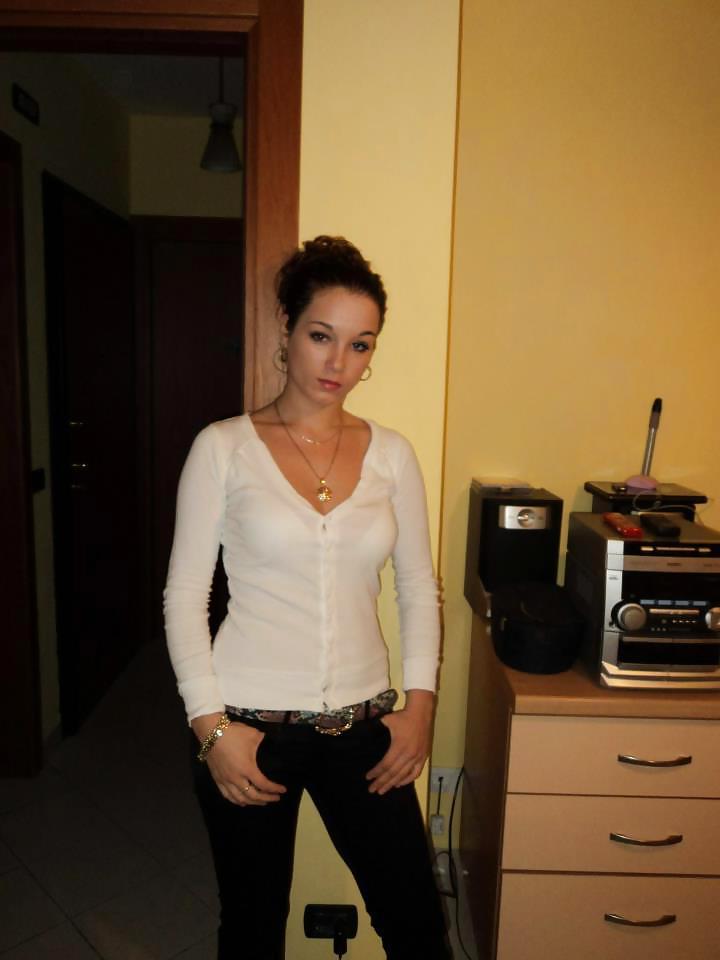 9P Romanian girl: corina