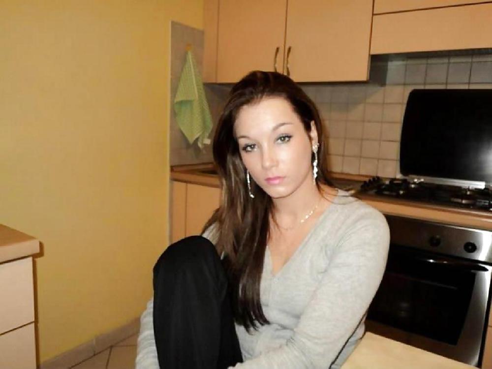 9P Romanian girl: corina