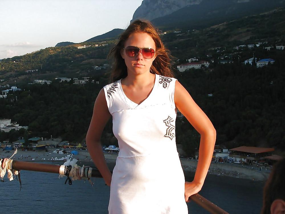 25P Erected nipples through blouse ....