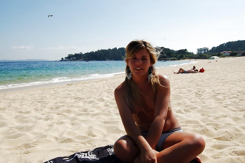 25P Embarrassed Nude Girls 20