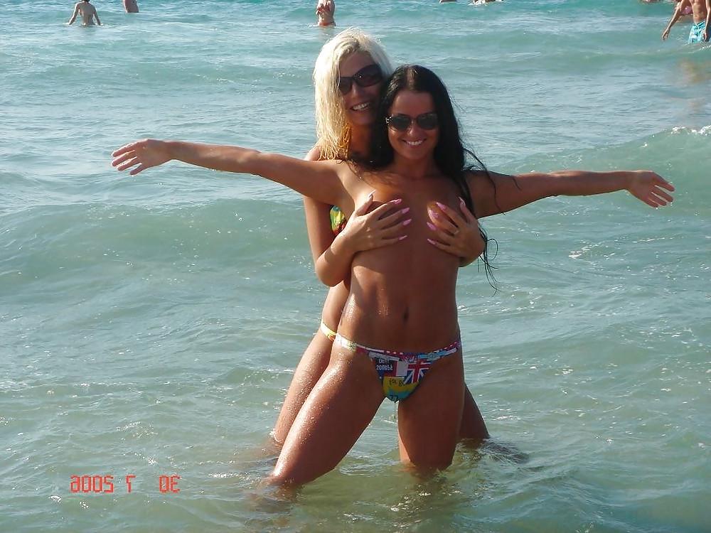 25P Embarrassed Nude Girls 20
