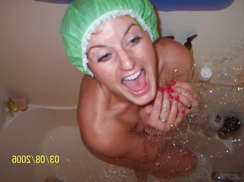 25P Embarrassed Nude Girls 20