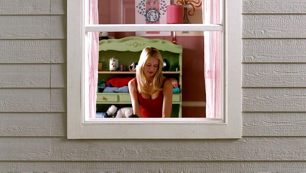 25P Super Sexy Sara Paxton