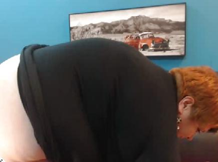 5P My fat nude aunt  in her lv room big butt hidden cam