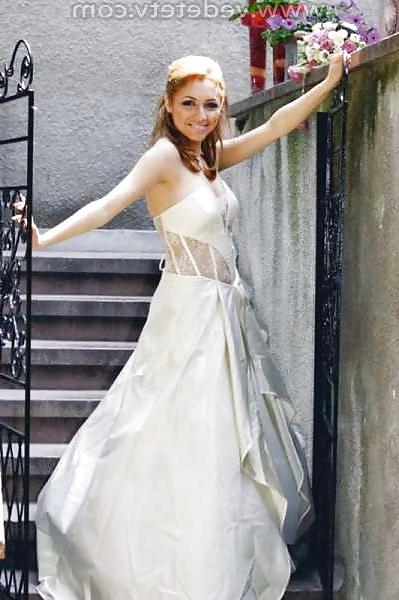 25P ROMANIAN SINGER ANDRA