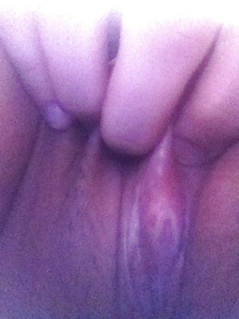 25P HOT or NOT ?? 20 years girlfriend's hot clit and pussy