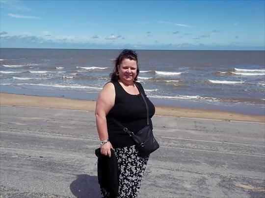 20P Not naked busty mature women 2.