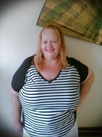 20P Not naked busty mature women 2.