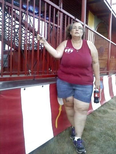 20P Not naked busty mature women 2.