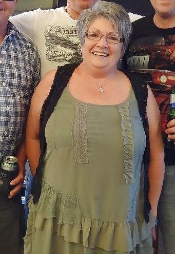20P Not naked busty mature women 2.