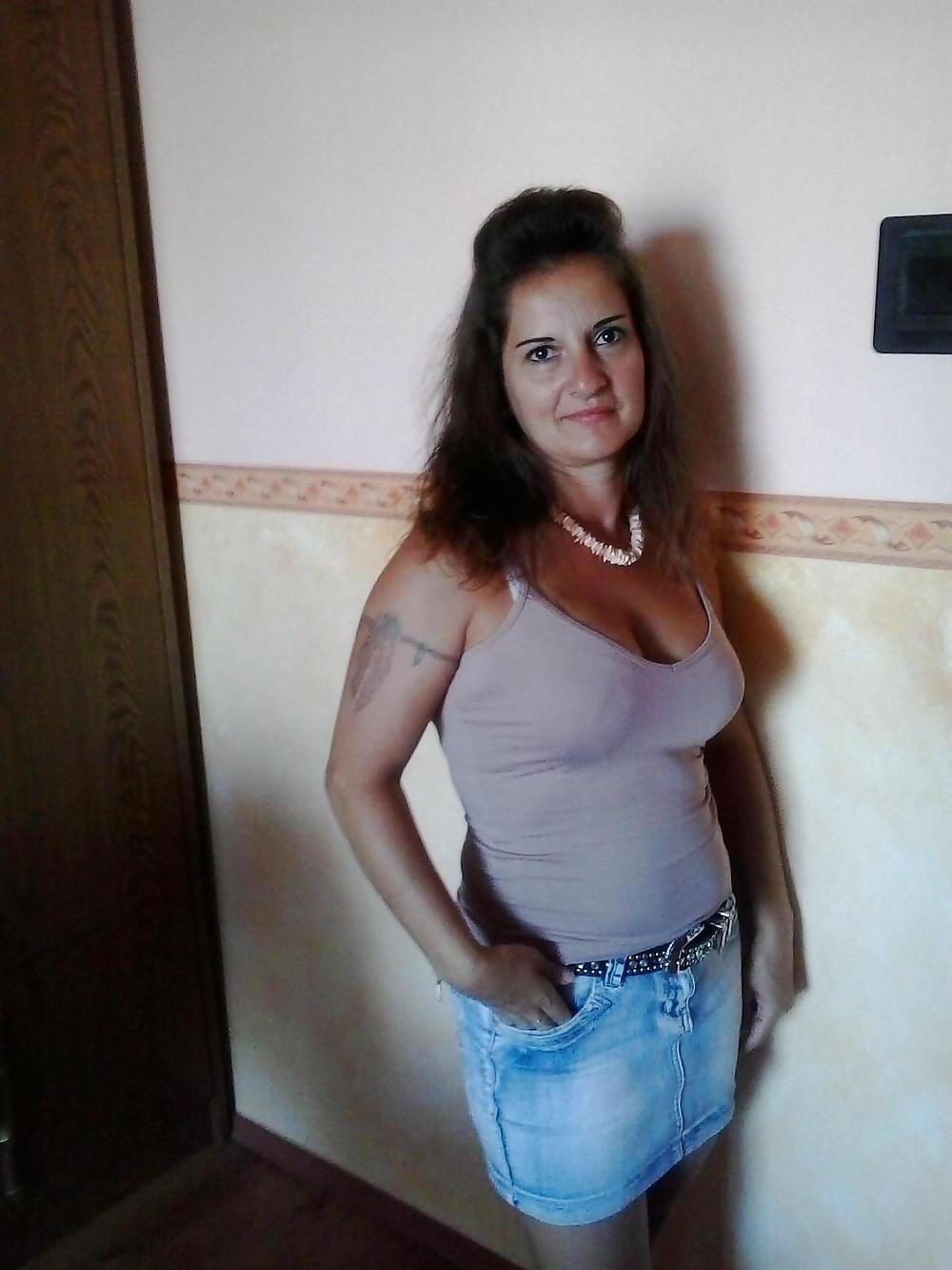 15P Hot milf (nonude)