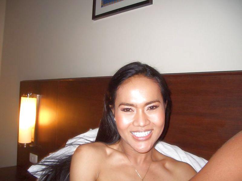 10P Bangkok Ladyboy Salina