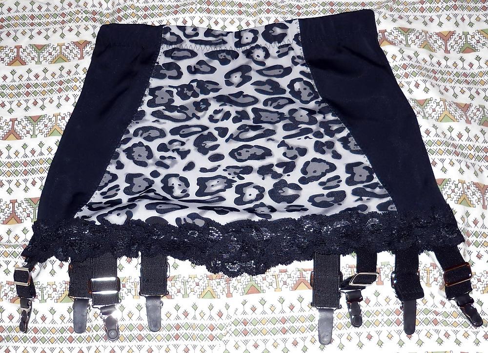 25P Pushuna's vintage stockings and round butt