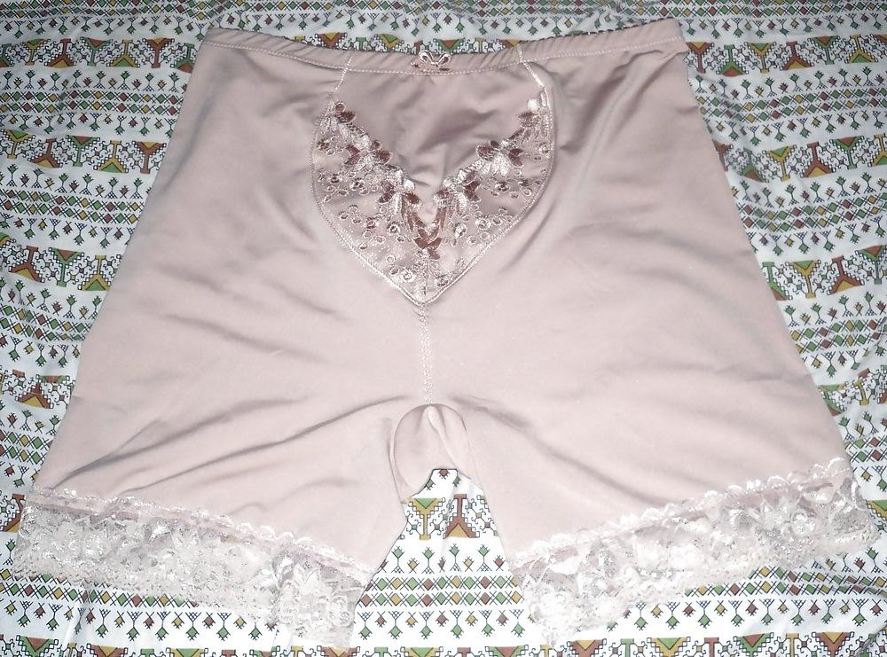 25P Pushuna's vintage stockings and round butt