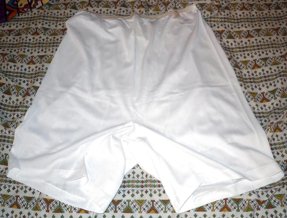 25P Pushuna's vintage stockings and round butt