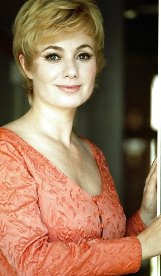 25P Shirley Jones