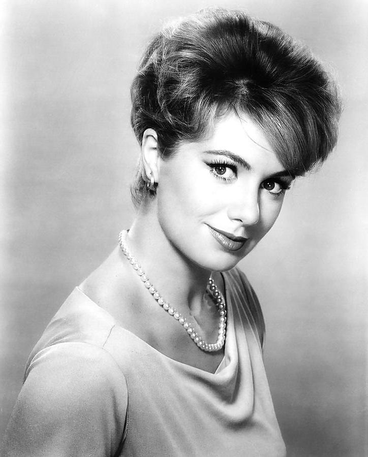 25P Shirley Jones