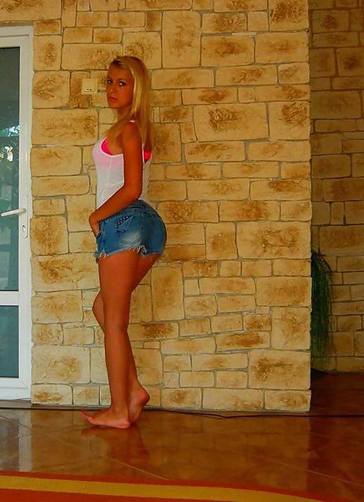 16P Romanian girl: alexandra