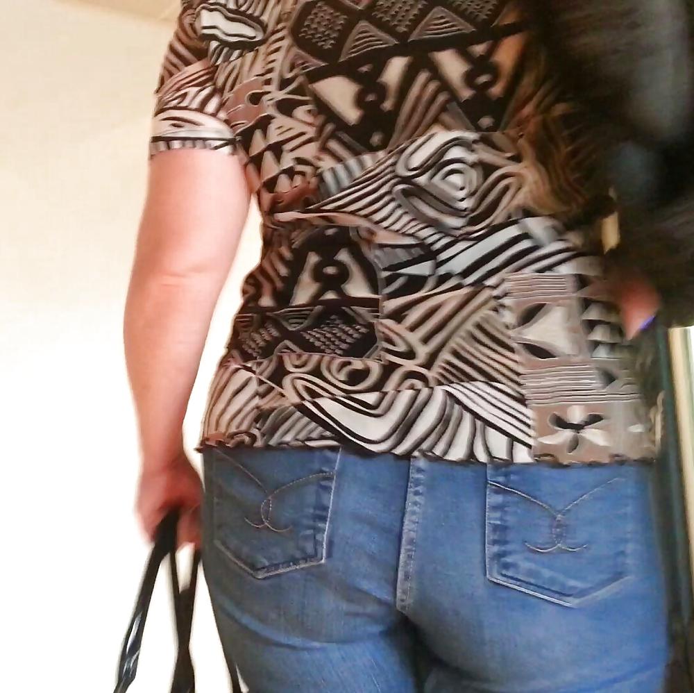 13P Mature butt from milf
