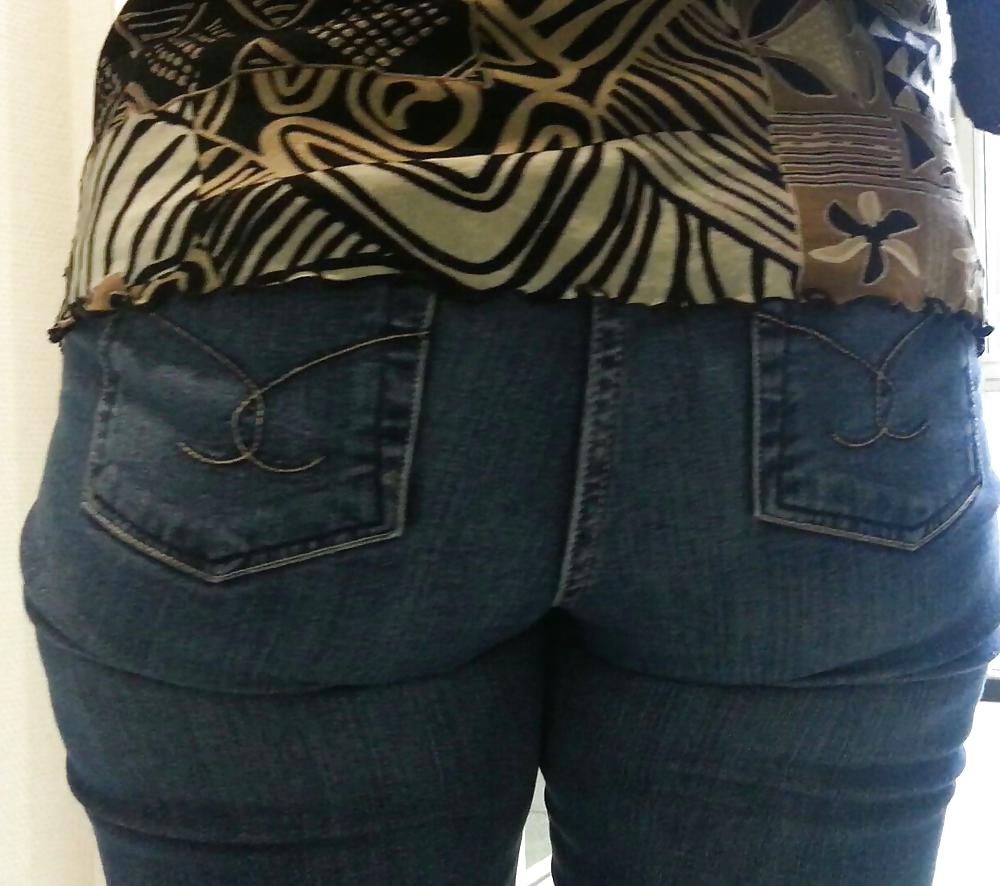 13P Mature butt from milf