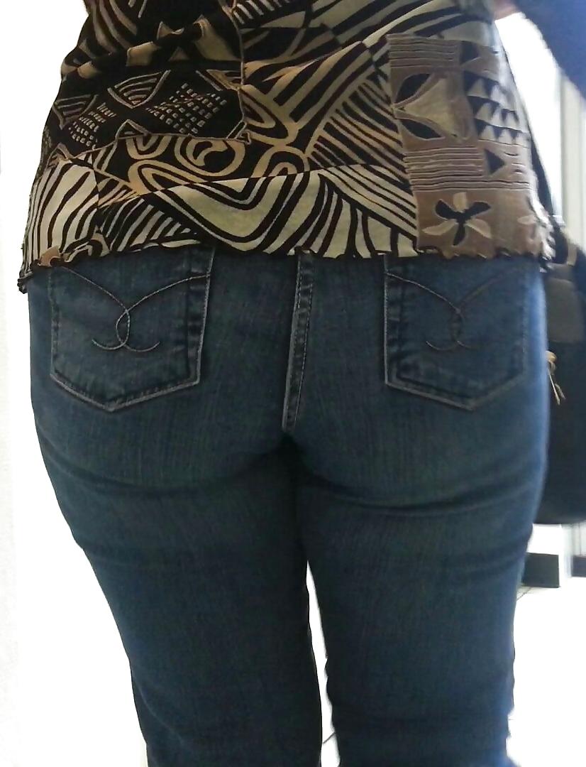 13P Mature butt from milf