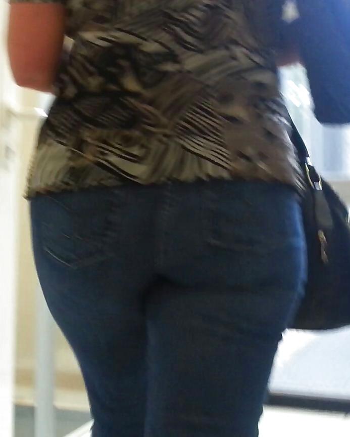 13P Mature butt from milf