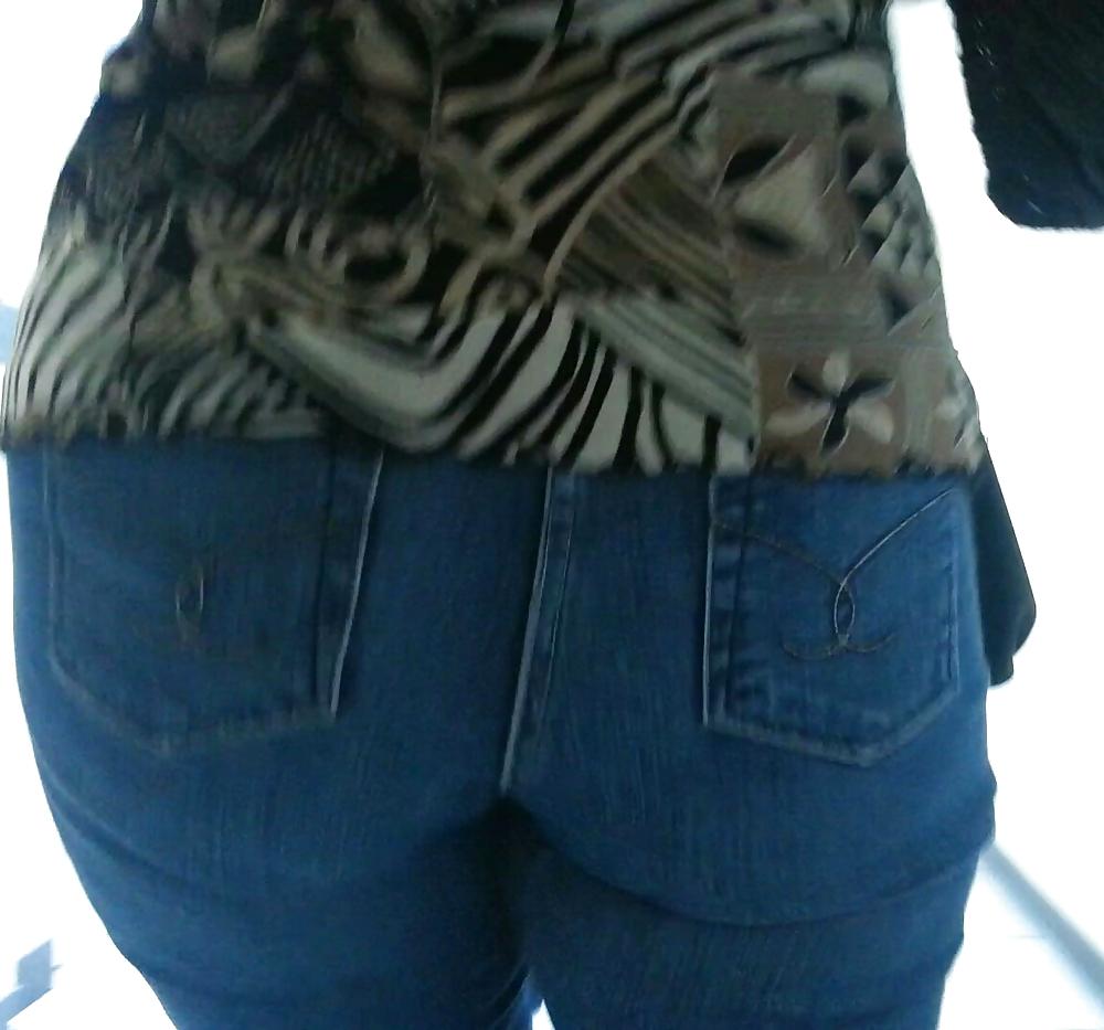 13P Mature butt from milf