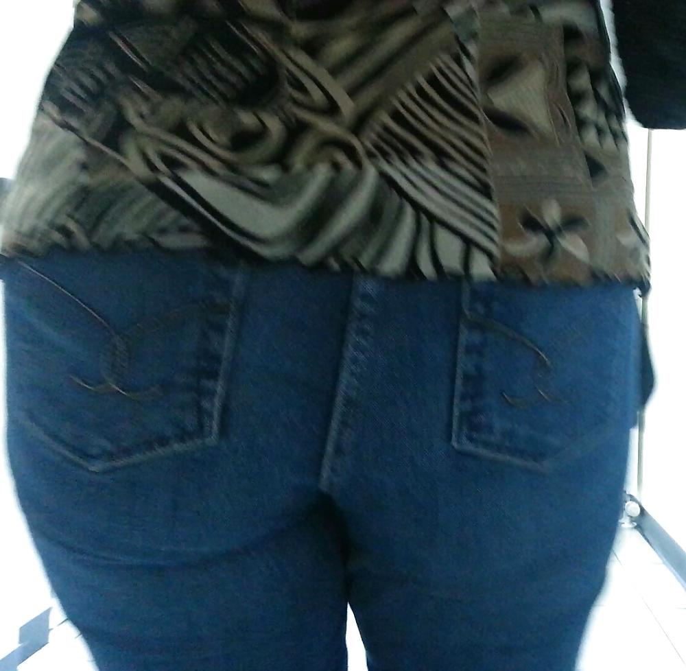 13P Mature butt from milf