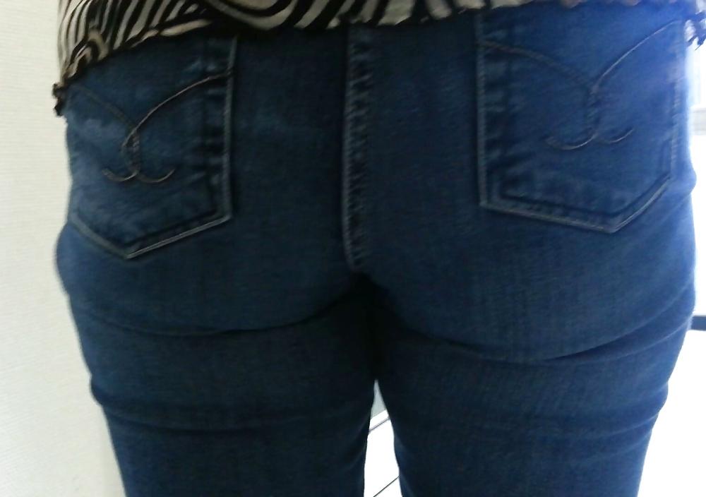 13P Mature butt from milf