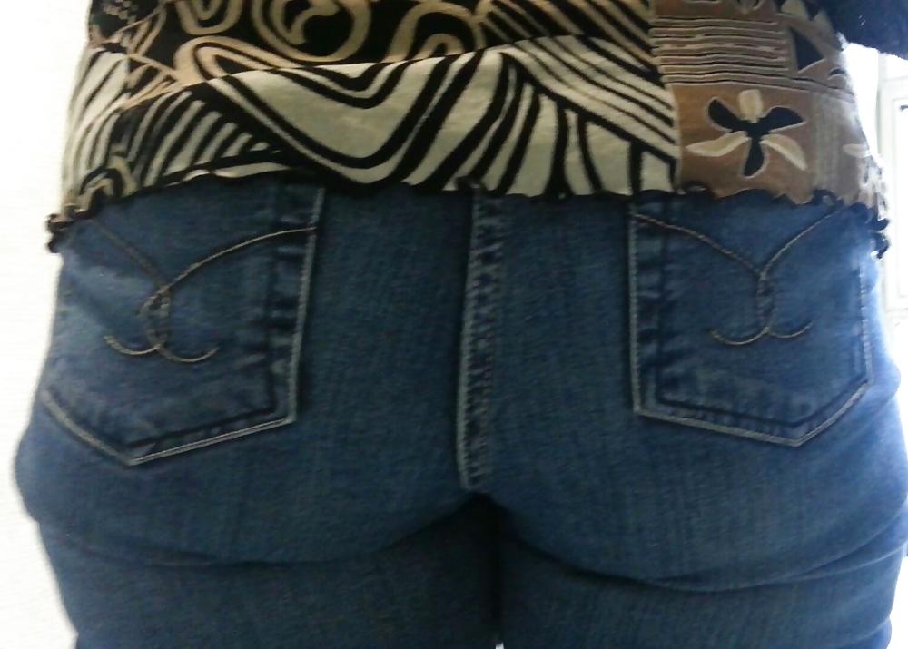 13P Mature butt from milf