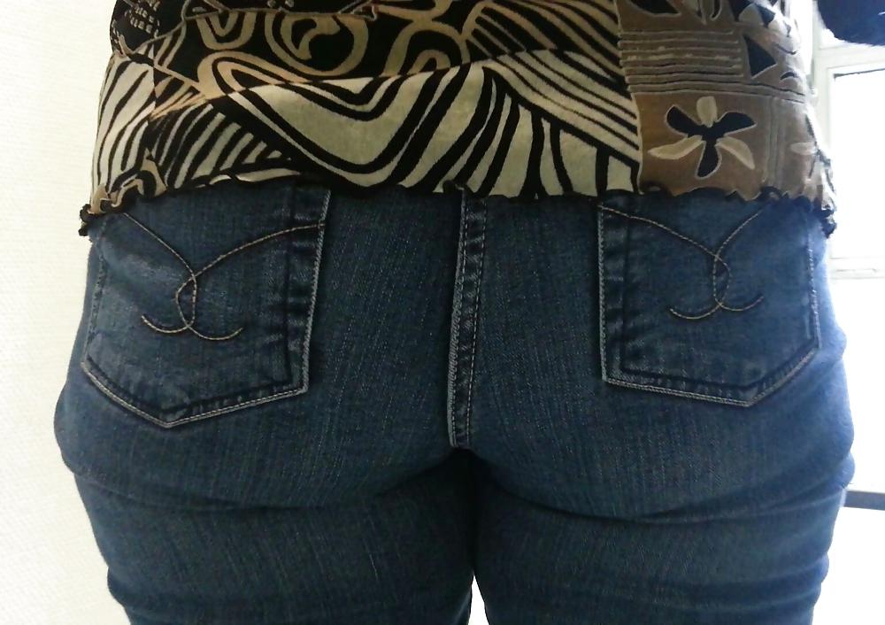 13P Mature butt from milf