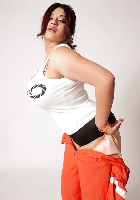 25P Curvy Beauties 63 Clothed Edition