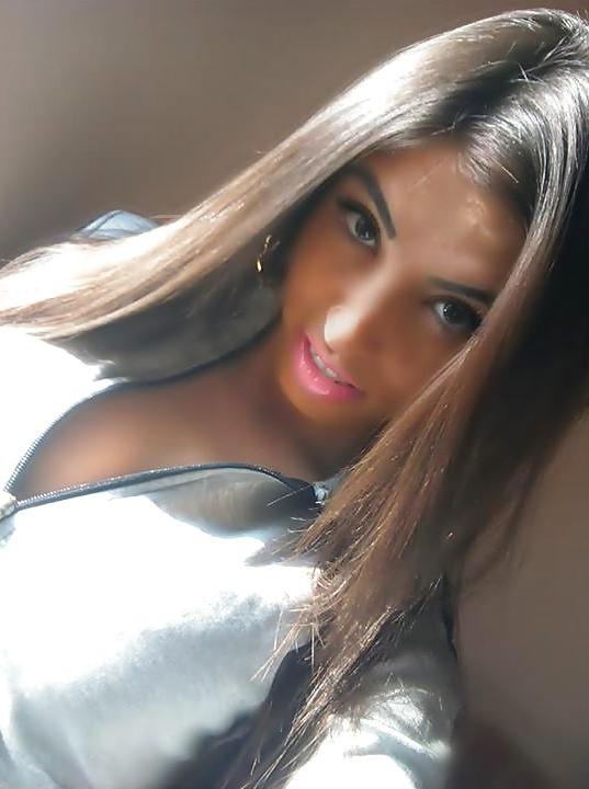 11P Romanian girl: Simona