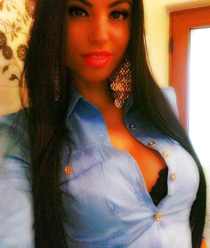 11P Romanian girl: Simona