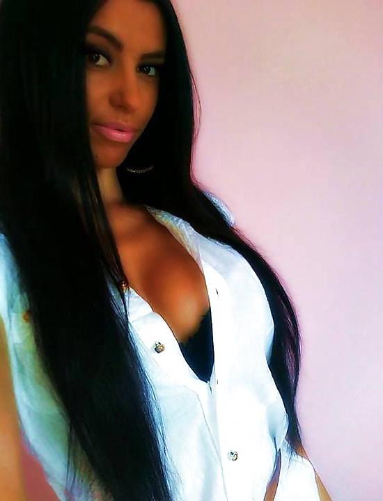 11P Romanian girl: Simona