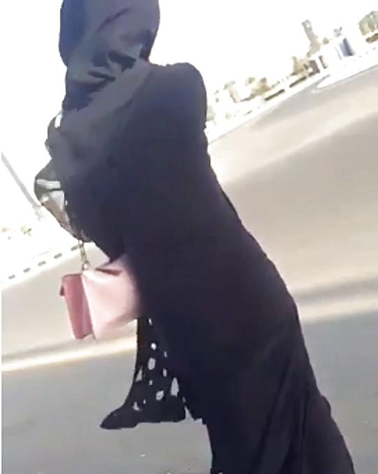 19P Voyeur Arab ass