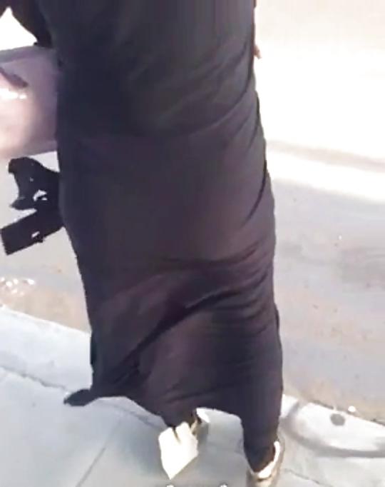 19P Voyeur Arab ass